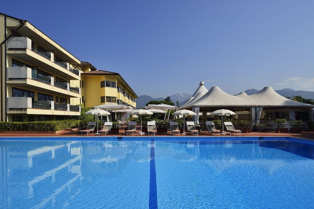 Una Hotels فورتي دي مارمي المظهر الخارجي الصورة